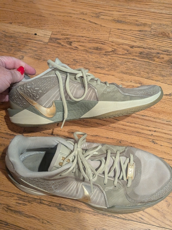 Nike SABRINA 2 STRONGER THAN GOLD BASKETBALL SHOES WOMENS 12 RATTAN GOLD COLOR - Picture 3 of 4